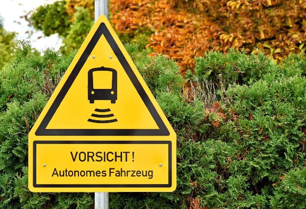 VORSICHT! Autonomes Fahrzeug - Bad Birnbach, Bayern