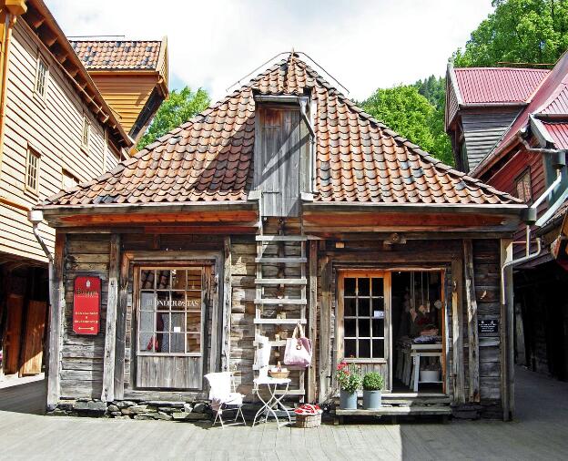 Altes Holzhaus im Hanseviertel Bryggen in Bergen, Norwegen
