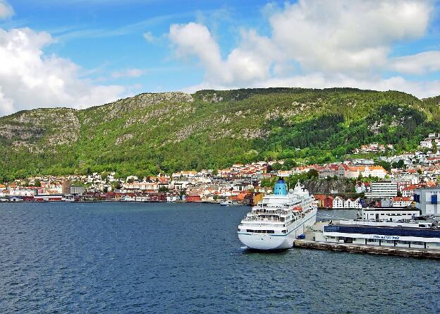 Kreuzfahrtschiff Amadea im Hafen von Bergen in Norwegen