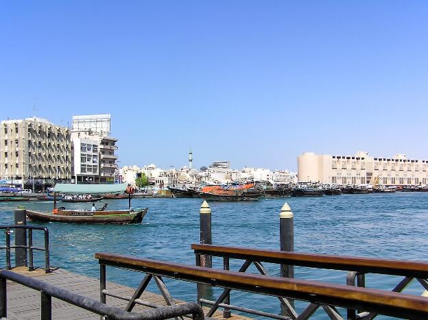 Traditionelle Frachtschiffe auf dem Dubai Creek