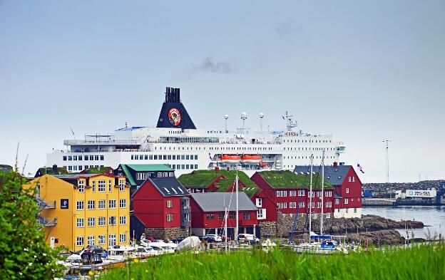 Fähre NORRÖNA (IMO: 9227390) von Smyril Line in Tórshavn, Färöer