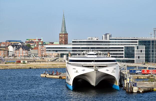 Fähre EXPRESS 1 (IMO: 9501590) von MOLSLINJEN in Aarhus, Dänemark