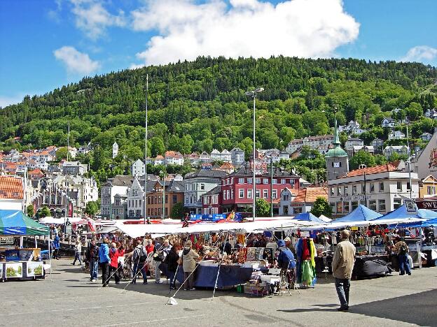Fischmarkt am Hafen von Bergen in Norwegen
