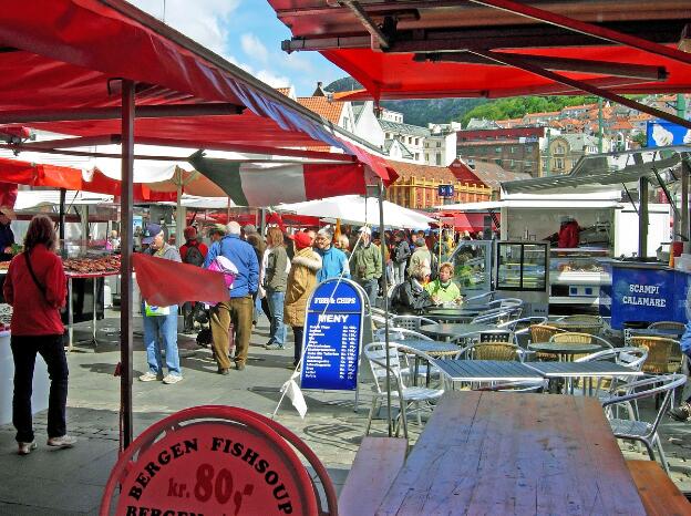 Imbisstsände auf dem Fischmarkt in Bergen, Norwegen