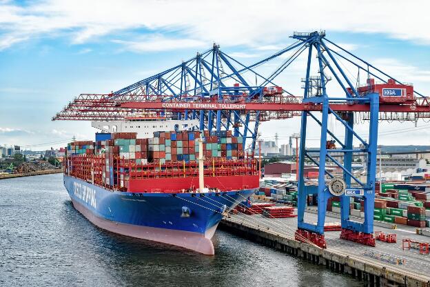 COSCO SHIPPING GEMINI (IMO: 9783526) in Hamburg, Deutschland