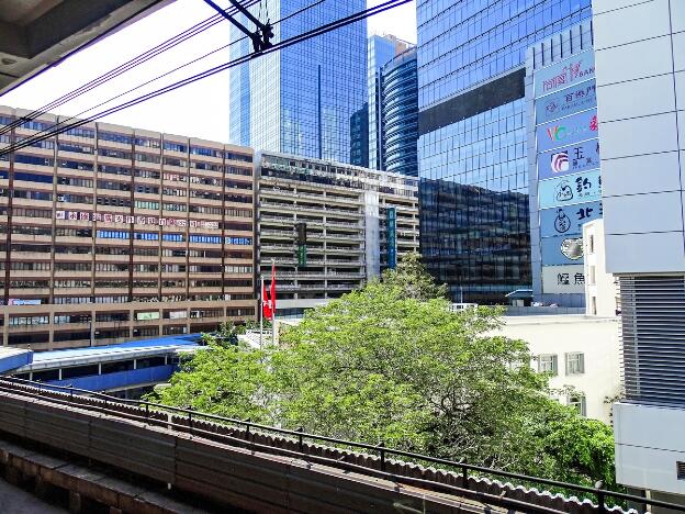 MTR Station Kwun Tong mit Architektur unterschiedlicher Epochen