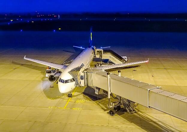 Airbus A320 von Lufthansa in Dresden (IATA-Code: DRS)