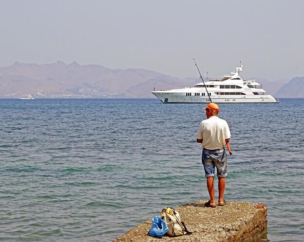 Luxusyacht vor der Insel Kos in Griechenland