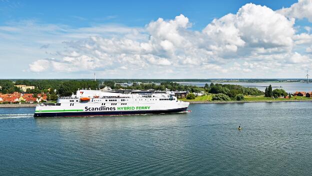 Fähre BERLIN (IMO: 9587855) von Scandlines in Warnemünde, Deutschland