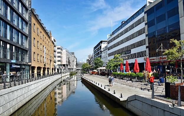 Flaniermeile Åboulevarden in Aarhus, Dänemark