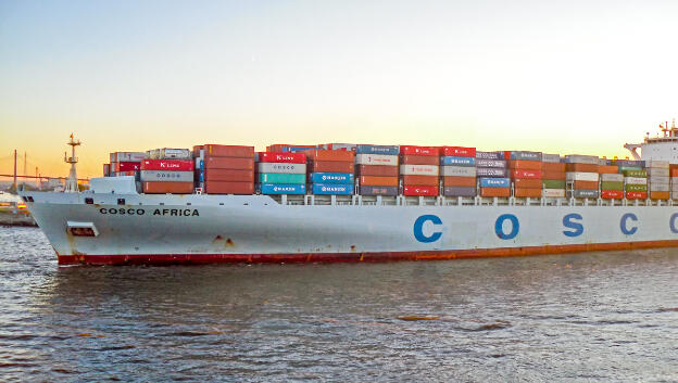 COSCO AFRICA (IMO: 9345439) in Hamburg, Deutschland